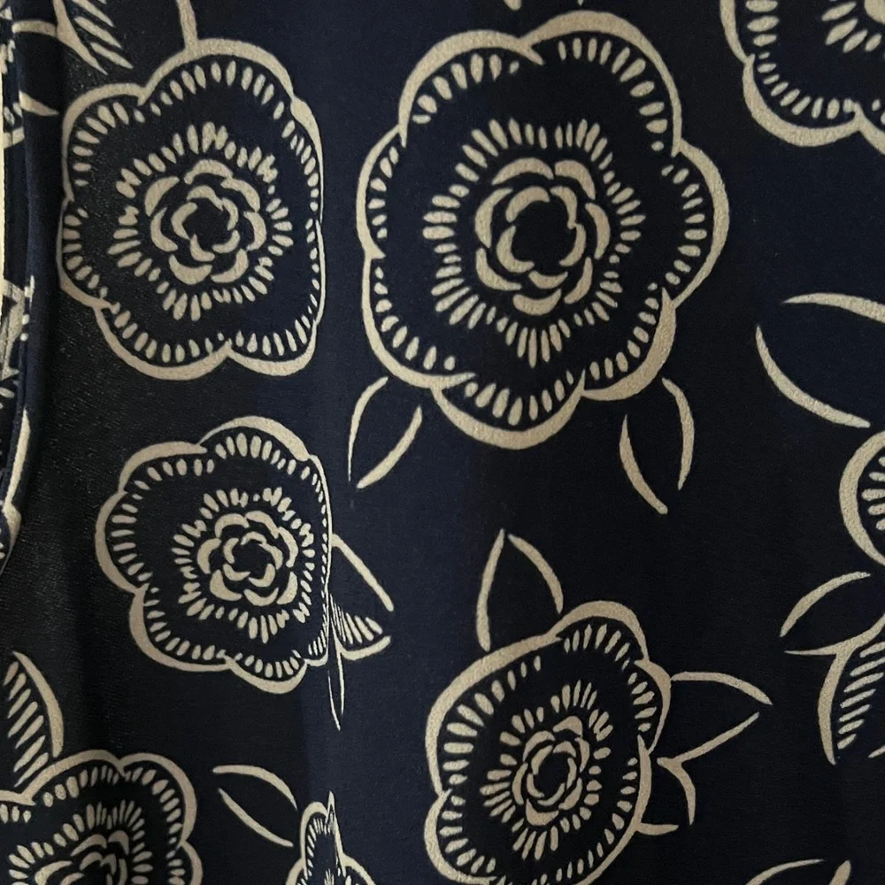 Ann Taylor Black and White Floral Sleeveless Top - Picture 3 of 5